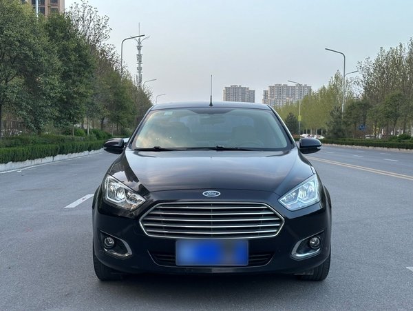 Ford Escort 2015 1.5L Automatic Fashion Model, 2015 года