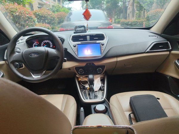 Ford Escort 2015, 96700 км, за 3247 USD - фото 10