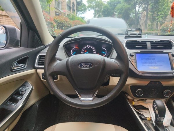 Ford Escort 2015, 96700 км, за 3247 USD - фото 11