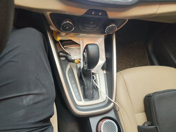 Ford Escort 2015, 96700 км, за 3247 USD - фото 15
