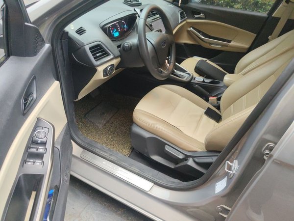 Ford Escort 2015, 96700 км, за 3247 USD - фото 17