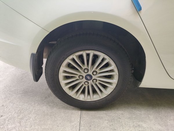 Ford Escort 2015, 109900 км, за 5209 USD - фото 10