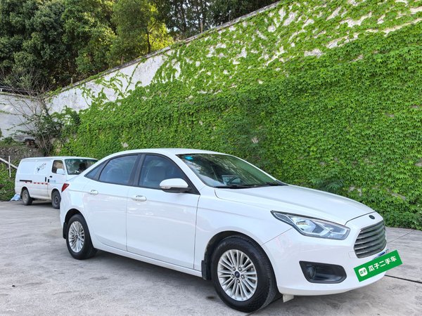 Ford Escort 2015, 109900 км, за 5209 USD