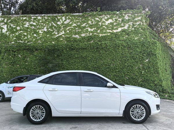 Ford Escort 2015, 109900 км, за 5209 USD