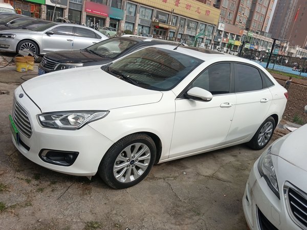 Ford Escort 2015, 110300 км, за 4801 USD