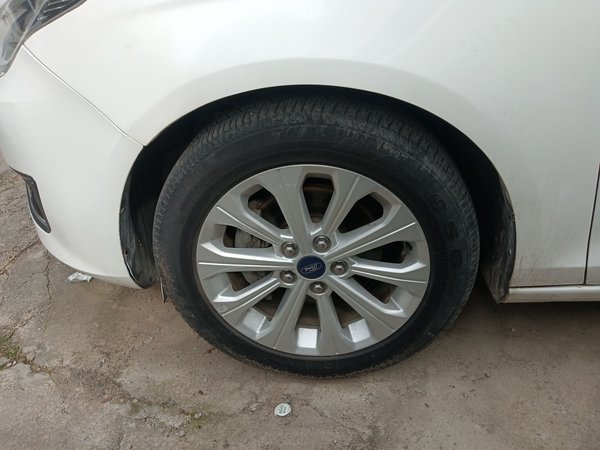 Ford Escort 2015, 110300 км, за 4801 USD - фото 8