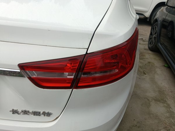 Ford Escort 2015, 110300 км, за 4801 USD - фото 7