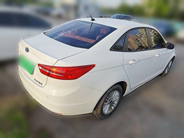 Ford Escort 2015, 123600 км, за 3020 USD - фото 6