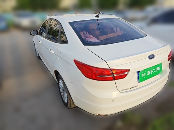 Ford Escort 2015, 123600 км, за 3020 USD