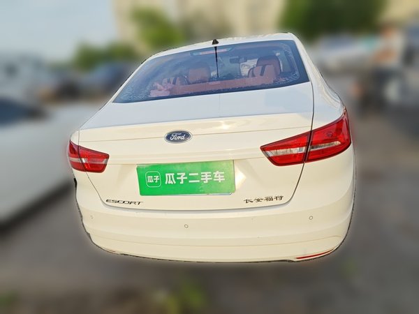 Ford Escort 2015, 123600 км, за 3020 USD