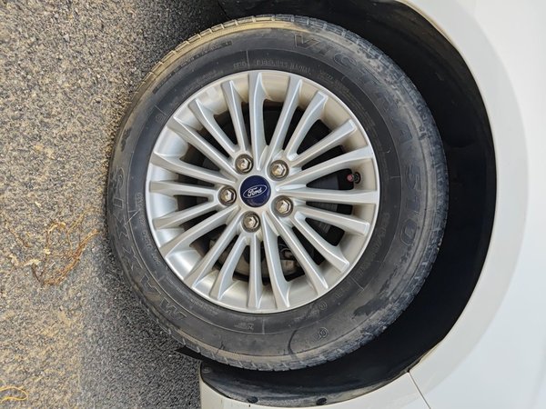 Ford Escort 2015, 123600 км, за 3020 USD - фото 8