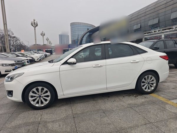 Ford Escort 2015, 127700 км, за 5320 USD