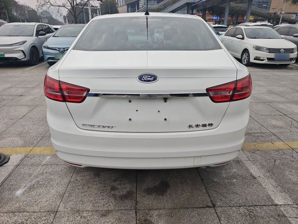 Ford Escort 2015, 127700 км, за 5320 USD