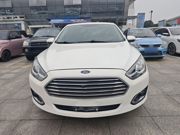 Ford Escort 2015 1.5L Automatic Fashion Model, 2015 года