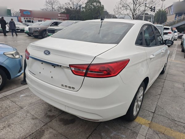 Ford Escort 2015, 127700 км, за 5320 USD - фото 6