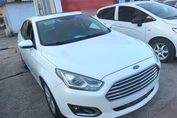 Ford Escort 2015, 134500 км, за 5645 USD