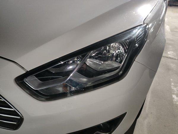 Ford Escort 2015, 148100 км, за 5626 USD