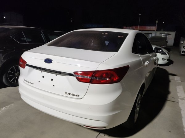 Ford Escort 2015, 148100 км, за 5626 USD - фото 7