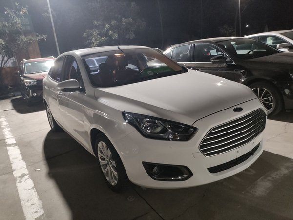 Ford Escort 2015, 148100 км, за 5626 USD