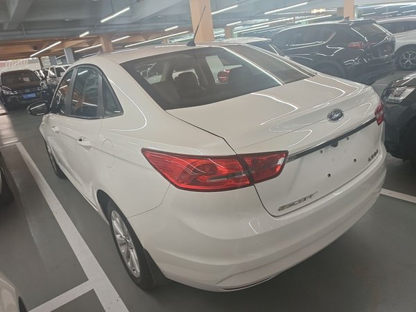Ford Escort 2015, 159500 км, за 3962 USD