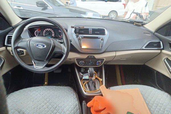 Ford Escort 2015, 71000 км, за 3300 USD - фото 9