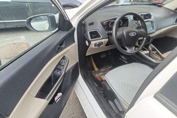Ford Escort 2015, 71000 км, за 3300 USD - фото 16