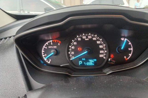 Ford Escort 2015, 71000 км, за 3300 USD - фото 11
