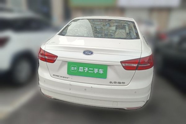 Ford Escort 2015, 71000 км, за 3300 USD