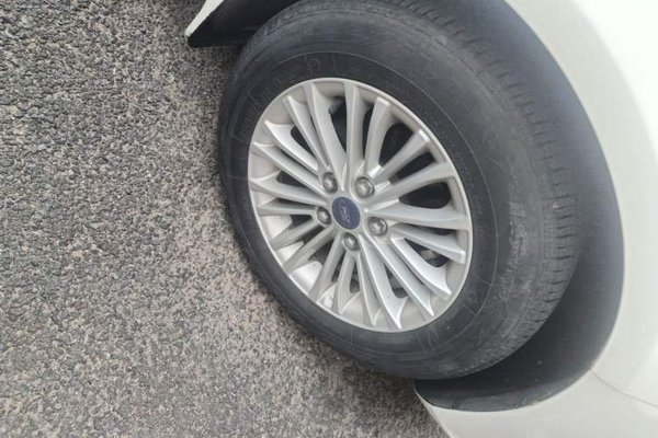Ford Escort 2015, 71000 км, за 3300 USD - фото 8