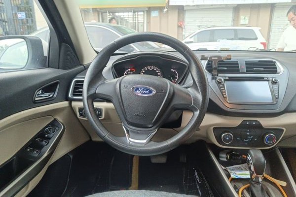 Ford Escort 2015, 71000 км, за 3300 USD - фото 10