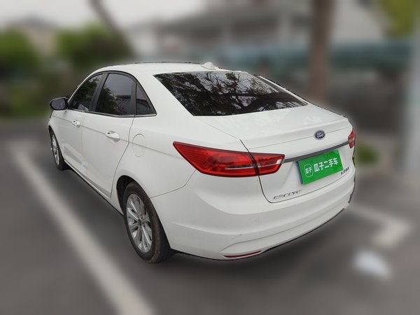 Ford Escort 2015, 89500 км, за 3822 USD