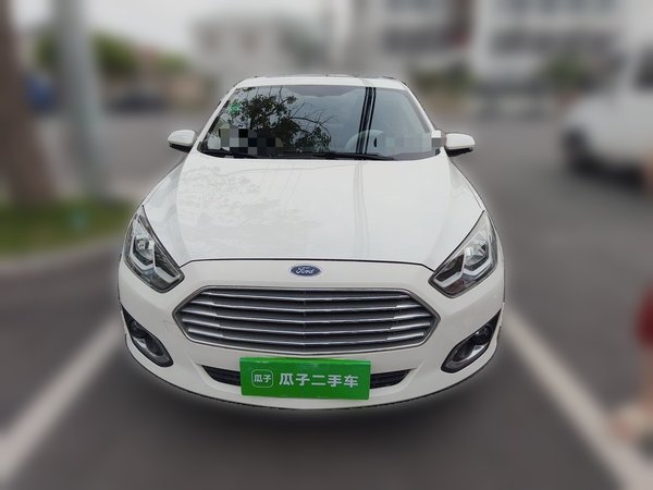 Ford Escort 2015, 89500 км, за 3822 USD