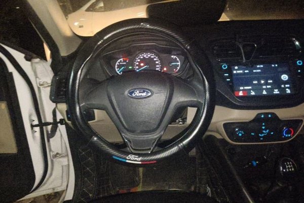 Ford Escort 2017, 110100 км, за 4789 USD - фото 7