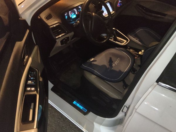 Ford Escort 2017, 125100 км, за 3482 USD - фото 15