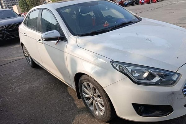 Ford Escort 2017, 30500 км, за 5480 USD