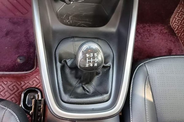 Ford Escort 2017, 30500 км, за 5480 USD - фото 16
