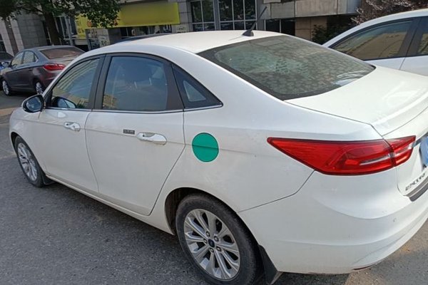 Ford Escort 2017, 30500 км, за 5480 USD