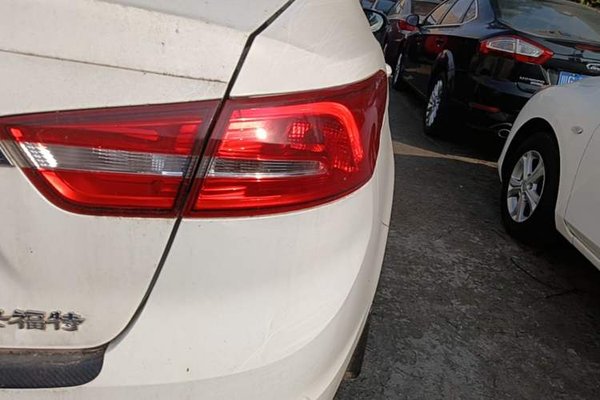 Ford Escort 2017, 30500 км, за 5480 USD - фото 9