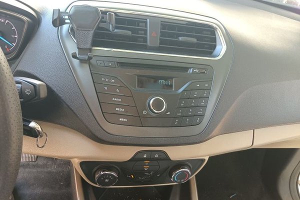Ford Escort 2017, 87300 км, за 6292 USD - фото 12