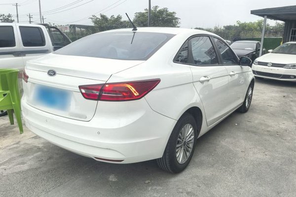Ford Escort 2017, 87300 км, за 6292 USD