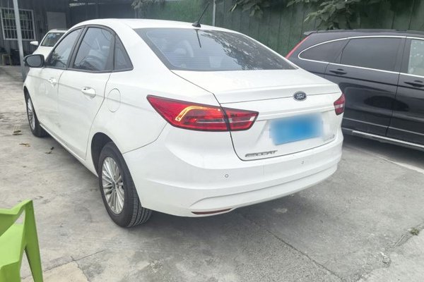 Ford Escort 2017, 87300 км, за 6292 USD