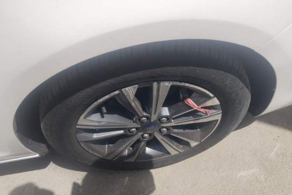 Ford Escort 2021, 30800 км, за 7784 USD