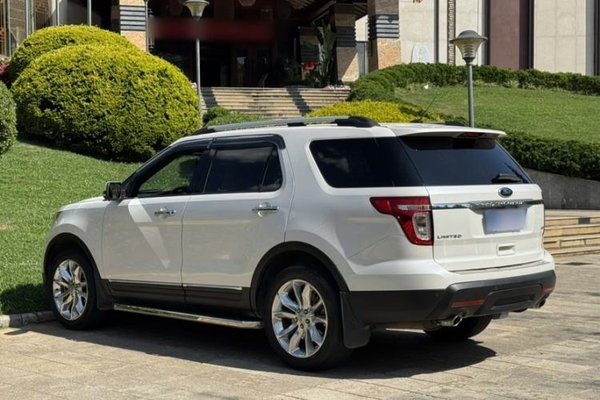 Ford Explorer 2013, 73900 км, за 11066 USD