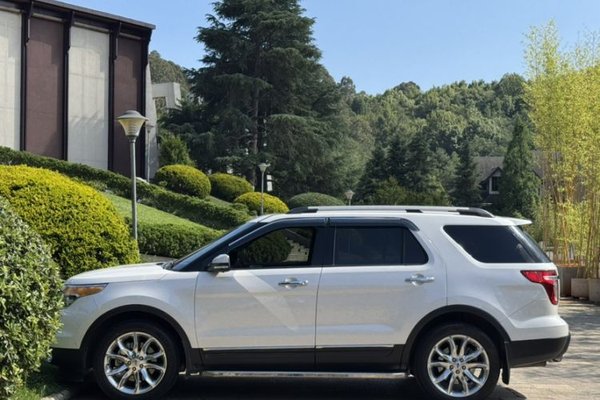 Ford Explorer 2013, 73900 км, за 11066 USD