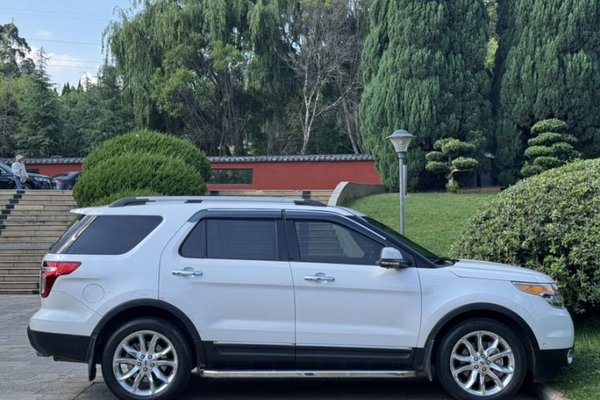 Ford Explorer 2013, 73900 км, за 11066 USD