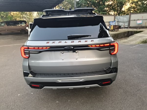 Ford Explorer 2023, 63900 км, за 36127 USD