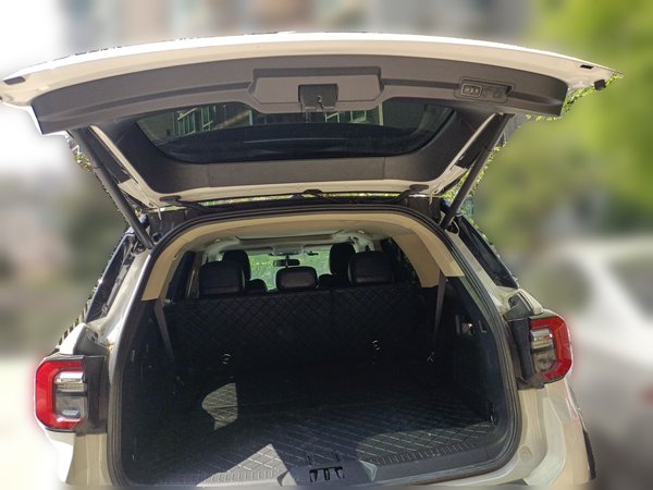 Ford Explorer 2023, 12300 км, за 36131 USD - фото 17