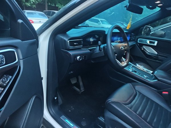 Ford Explorer 2023, 21400 км, за 37826 USD