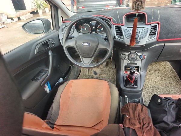 Ford Fiesta 2013, 125000 км, за 2681 USD - фото 11