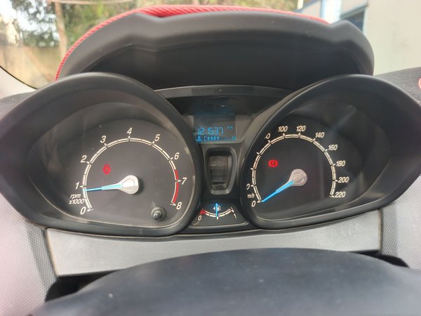 Ford Fiesta 2013, 125000 км, за 2681 USD - фото 13